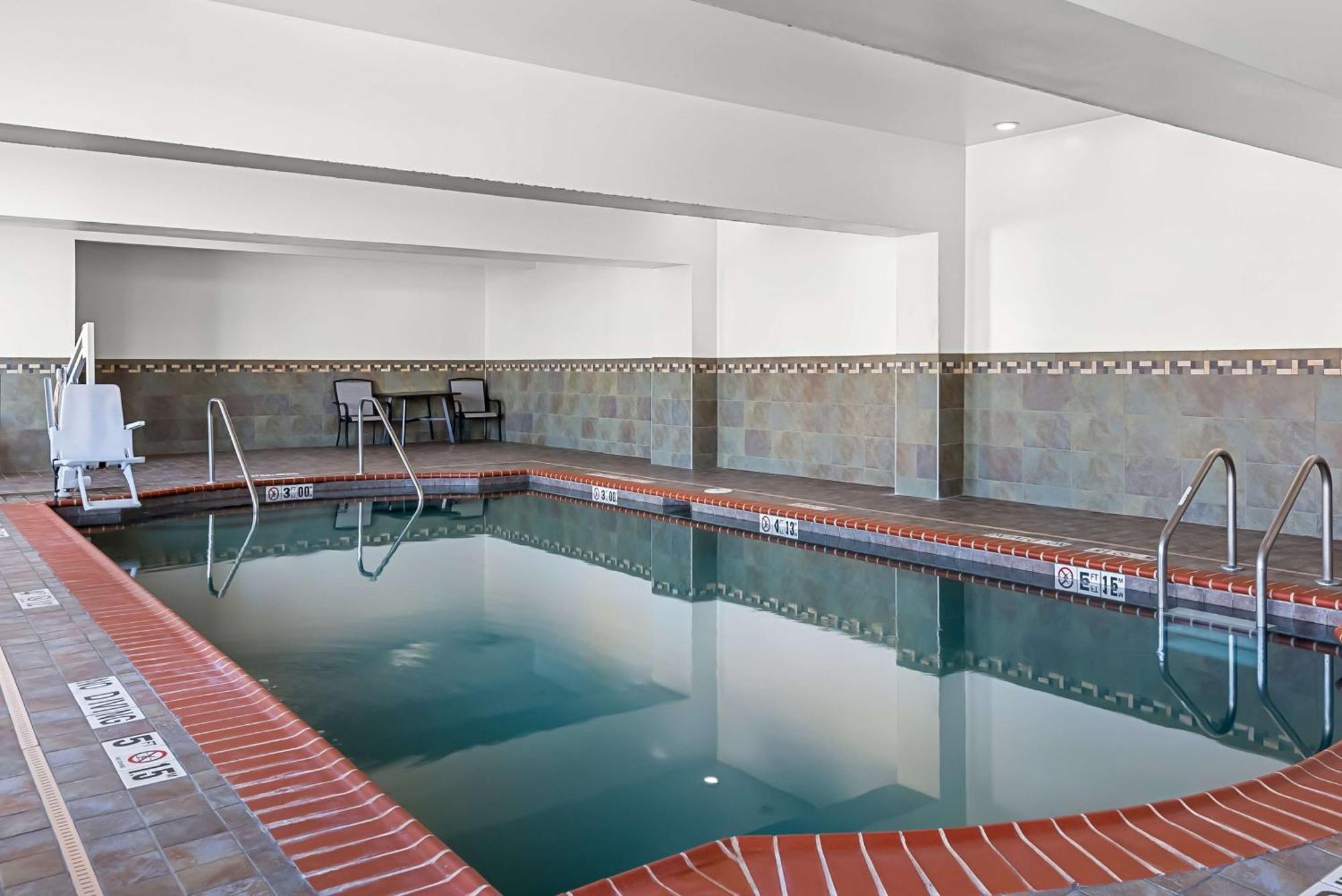 Best Western St. Louis Airport North Hotel & Suites Hazelwood Extérieur photo